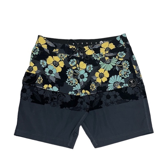 Vissla shorts - Picture 1 of 3